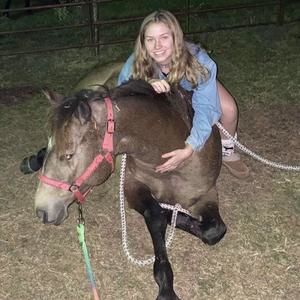 Meet your Posher, Ella